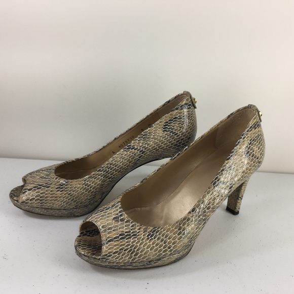 Stuart Weitzman 8 M Snake Skin plainfield heels - Picture 2 of 8